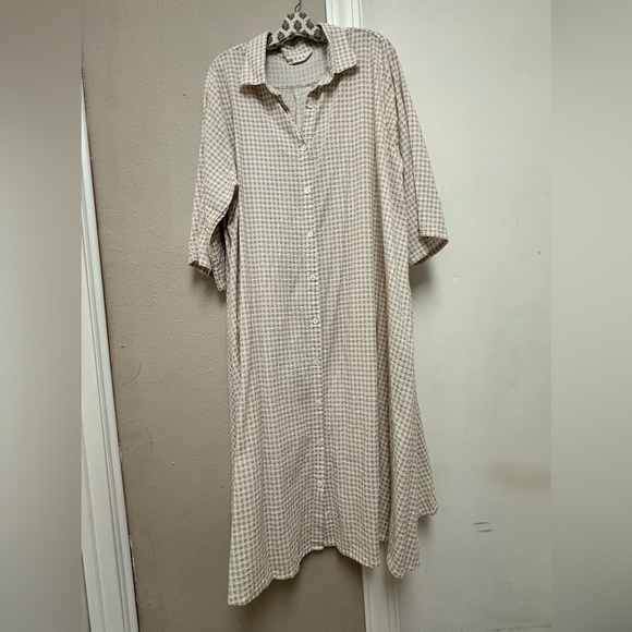 State the label Voyage dress - Picture 1 of 1